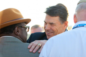 cedrick-the-entertainer-rick-perry-john-legend-formula-one-party-austin-hananexposures-2367