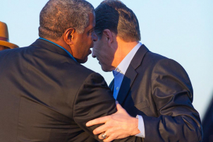 robert-smith-rick-perry-john-legend-formula-one-party-austin-hananexposures-2503